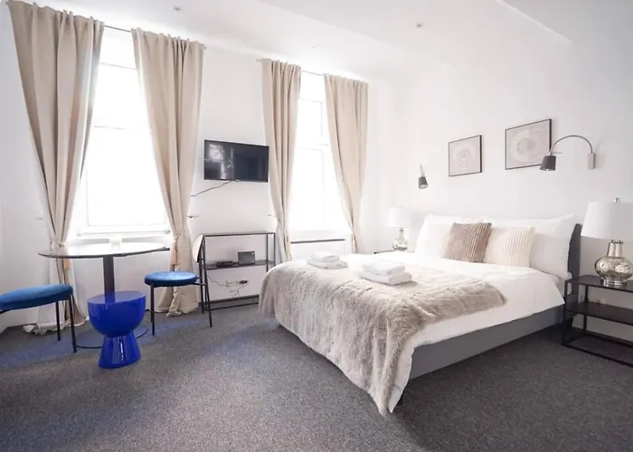Cozy Near Danube - 10min To Metro U3 فيينا