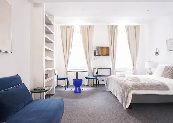 Cozy Near Danube - 10min To Metro U3 شقة
