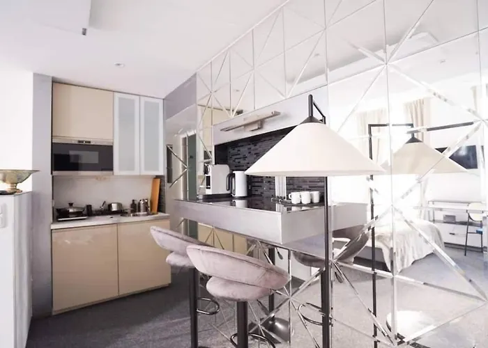 Cozy Near Danube - 10min To Metro U3 فيينا