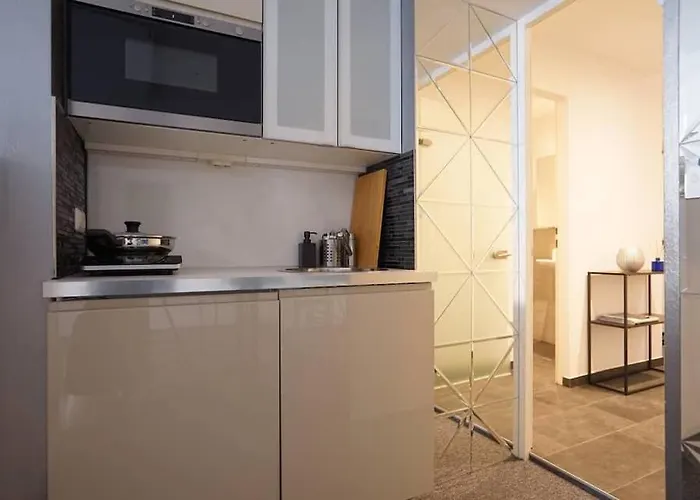 Cozy Near Danube - 10min To Metro U3 فيينا