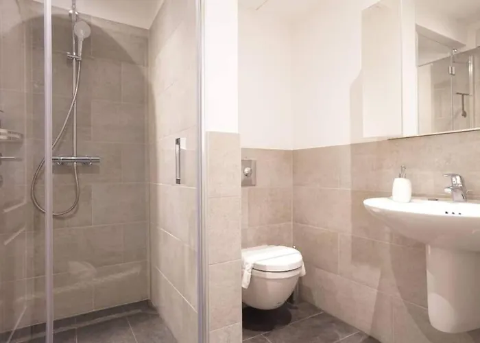 Cozy Near Danube - 10min To Metro U3 * فيينا